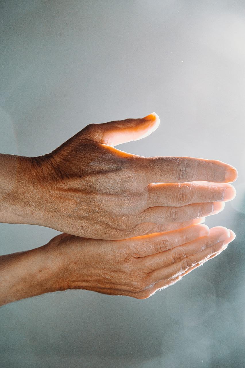 hands-5366493_1280